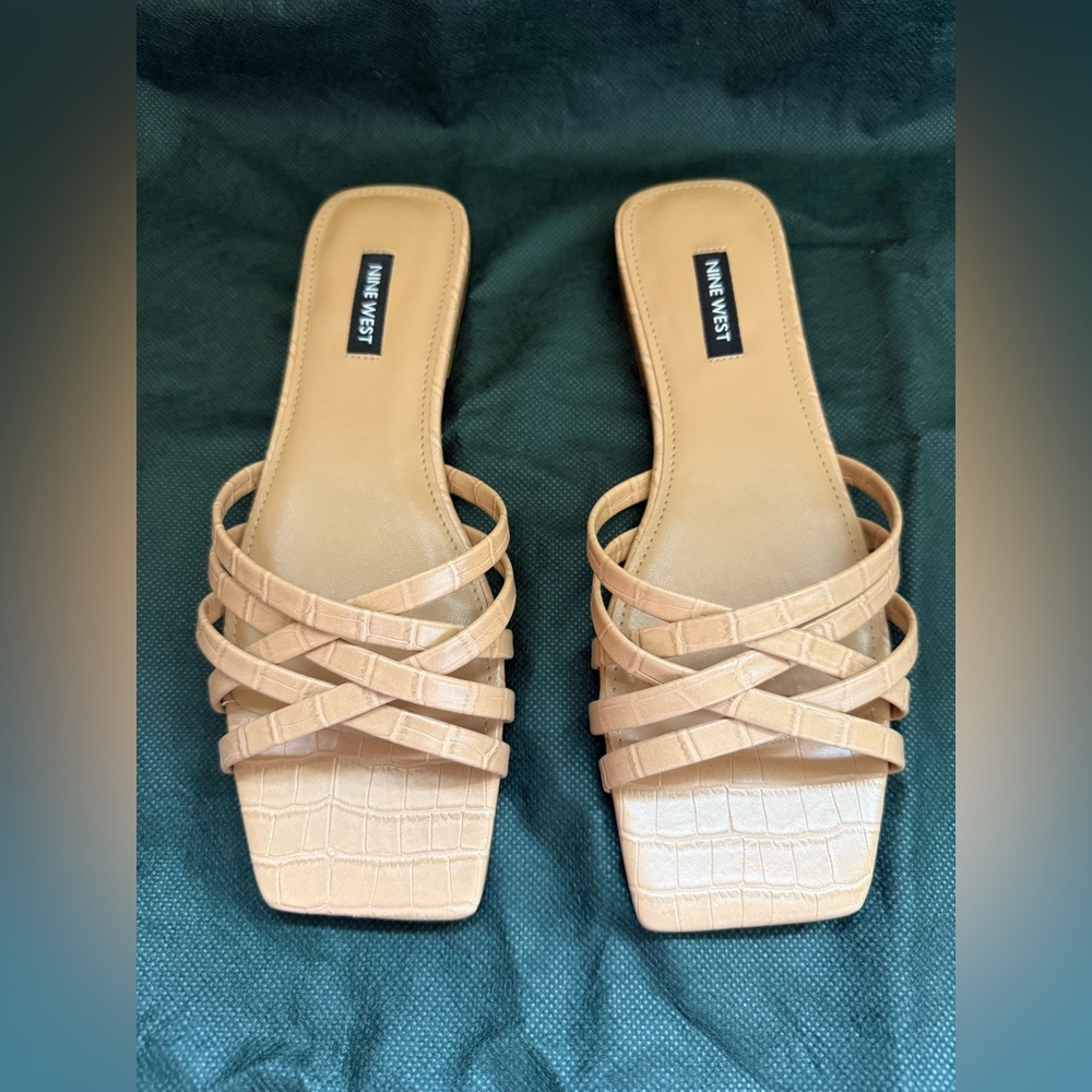 Nine West Tan Croc-Embossed Halen3 Casual Flat Sandals 8.5M